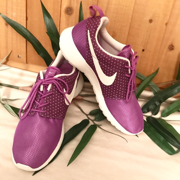 nike roshe run purple